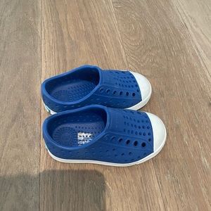 Native blue shoes size 6